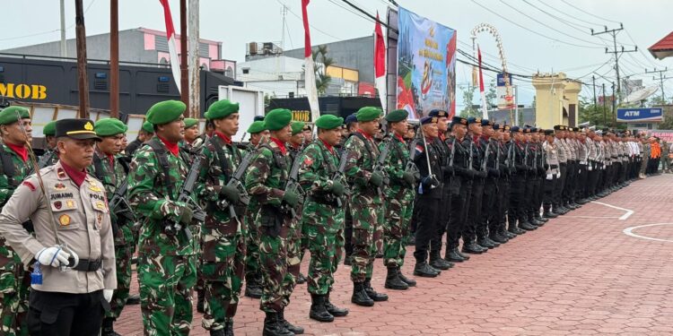 Personel Batalyon D Pelopor Ikuti Upacara Hari Bhayangkara Ke-80 di Polres Luwu Utara
