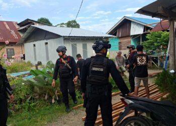 Brimob hadir menjaga kondusivitas, Personel Batalyon D Pelopor laksanakan patroli kamtibmas di Buntu Datu