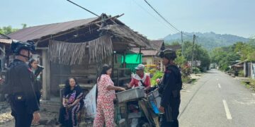 PERSONEL POS PENGAMANAN MANCANI BATALYON D PELOPOR LAKSANAKAN PATROLI DAN SAMBANG WARGA
