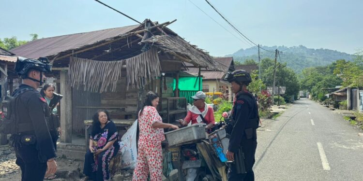 PERSONEL POS PENGAMANAN MANCANI BATALYON D PELOPOR LAKSANAKAN PATROLI DAN SAMBANG WARGA