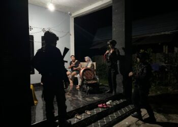 Patroli Rutin Brimob di Pentojangan Perkuat Stabilitas Kamtibmas dan Berikan Rasa Aman kepada Masyarakat