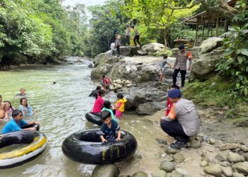 Patroli SAR Brimob Beri Rasa Aman bagi Wisatawan di Sungai Sulili