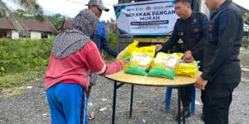 Brimob Batalyon D Pelopor Hadir di Tengah Masyarakat, Gerakan Pangan Murah Ringankan Beban Warga Desa Radda