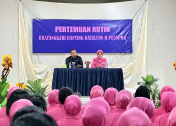 KOMANDAN BATALYON D PELOPOR SATUAN BRIMOB POLDA SULSEL HADIRI PERTEMUAN RUTIN BHAYANGKARI