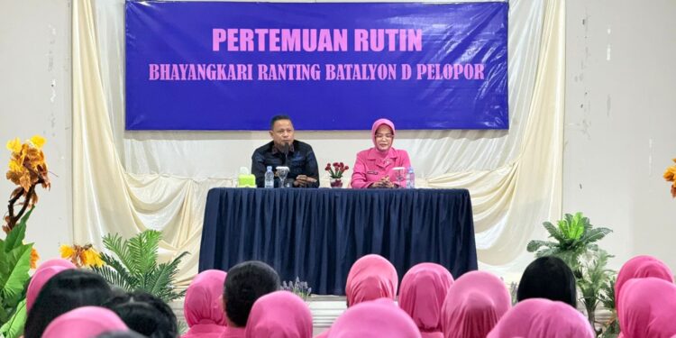 KOMANDAN BATALYON D PELOPOR SATUAN BRIMOB POLDA SULSEL HADIRI PERTEMUAN RUTIN BHAYANGKARI