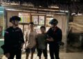 PATROLI MALAM PERSONEL BATALYON D PELOPOR SAMBANGI WARGA DI KELURAHAN MANCANI