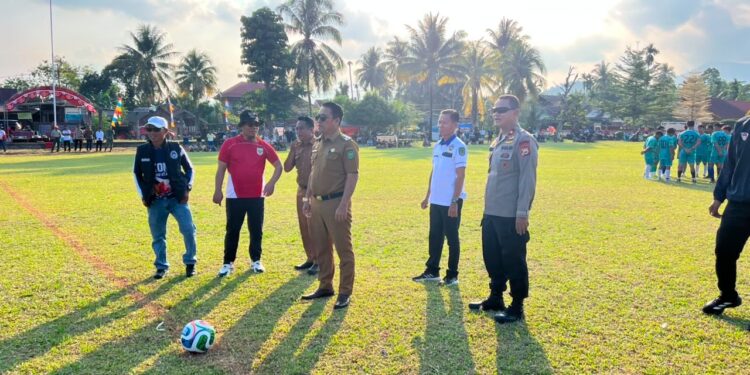 Danyon D Pelopor Hadiri Pembukaan Perlombaan HUT ke-81 Kemerdekaan RI di Lapangan Sepak Bola Baebunta