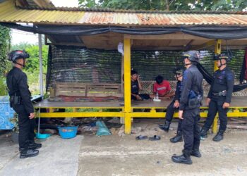 PERSONEL BATALYON D PELOPOR SATUAN BRIMOB POLDA SULSEL LAKSANAKAN PATROLI DIALOGIS DAN SAMBANG WARGA DI DESA BAEBUNTA