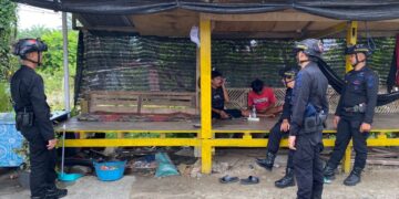 PERSONEL BATALYON D PELOPOR SATUAN BRIMOB POLDA SULSEL LAKSANAKAN PATROLI DIALOGIS DAN SAMBANG WARGA DI DESA BAEBUNTA