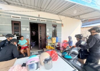 Patroli Humanis, Personel Batalyon D Pelopor Pererat Silaturahmi dengan Warga Kelurahan Salassa