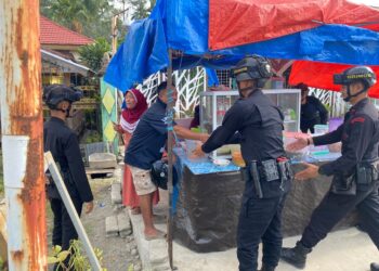 BRIMOB SAMBANGI WARGA DAN PEDAGANG, WUJUDKAN SITUASI KAMTIBMAS YANG AMAN DI DESA BAEBUNTA