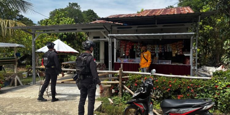 Brimob Pos Pengamanan Mancani Perkuat Kedekatan dengan Warga Melalui Patroli Dialogis