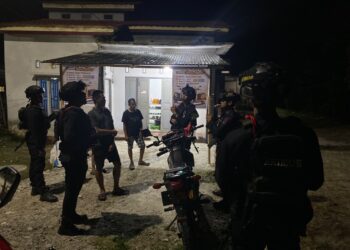 BRIMOB HADIR DI TENGAH MASYARAKAT MELALUI PATROLI HARKAMTIBMAS MALAM HARI