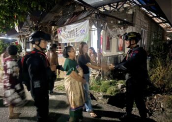 Patroli Malam Batalyon D Pelopor, Sambangi Warga di Kelurahan Mancani