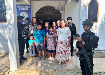 Patroli Rutin Personel Batalyon D Pelopor di Gereja Dusun Rante