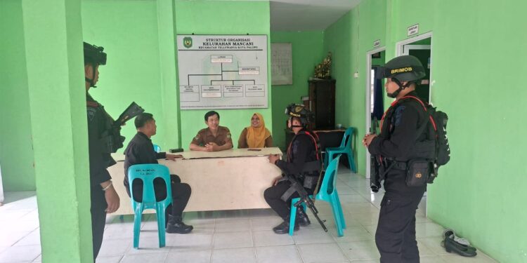 Cegah Konflik Berulang, Personel Batalyon D Pelopor Sambangi Warga Mancani