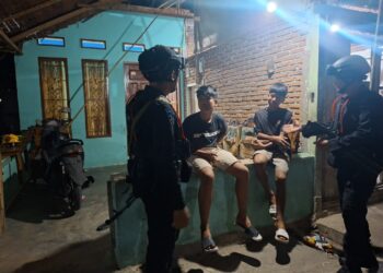 Patroli Malam Batalyon D Pelopor, Warga Mancani Diajak Jaga Keamanan