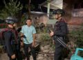 PATROLI KAMTIBMAS, PERSONEL BATALYON D PELOPOR SAMBANGI WARGA DI WILAYAH MANCANI