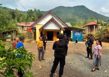 Personel Kompi 3 Batalyon D Pelopor Laksanakan Patroli dan Pengamanan Ibadah di Gereja Jemaat Toraja Labokke