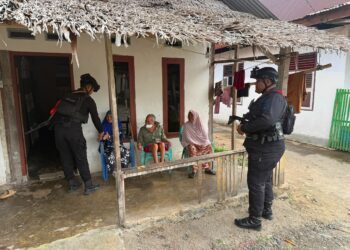 Personel Posko Mancani Intensifkan Patroli Humanis dan Sambang Warga di Lingkungan Batu dan Uri