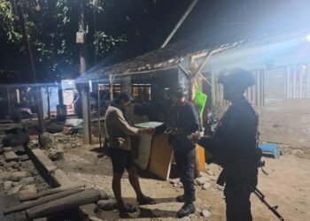 Jaga Ketenangan Warga, Brimob Gelar Patroli Malam di Mancani