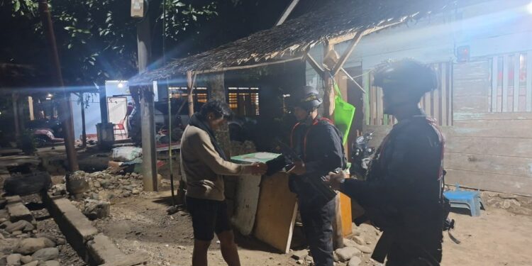 Jaga Ketenangan Warga, Brimob Gelar Patroli Malam di Mancani