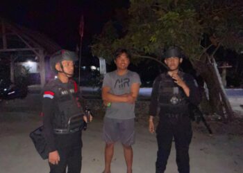 PATROLI MALAM BATALYON D PELOPOR HADIR JAGA KAMTIBMAS DI MANCANI