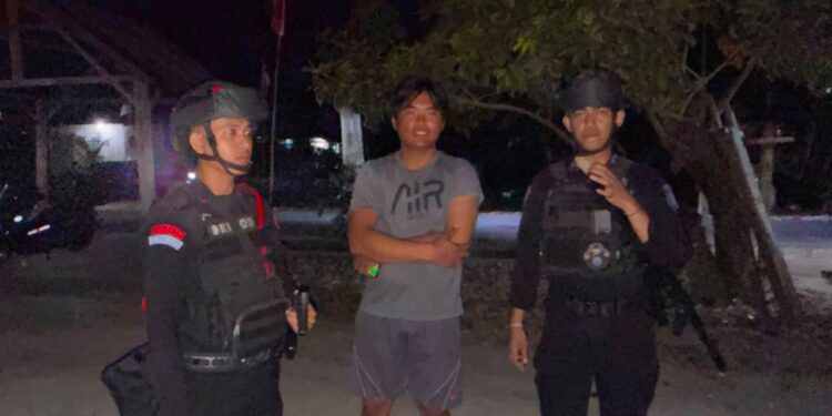 PATROLI MALAM BATALYON D PELOPOR HADIR JAGA KAMTIBMAS DI MANCANI