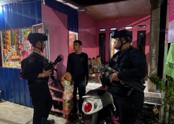 Patroli Cipkon Batalyon D Pelopor Sambangi Warga, Jaga Kamtibmas di Mancani