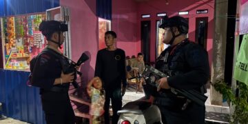 Patroli Cipkon Batalyon D Pelopor Sambangi Warga, Jaga Kamtibmas di Mancani