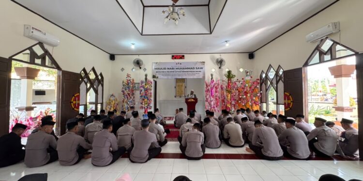 Batalyon D Pelopor Peringati Maulid Nabi Muhammad SAW 1448 H Bersama Anak Yatim