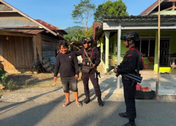 Patroli Humanis Batalyon D Pelopor Hadir di Tengah Masyarakat Mancani