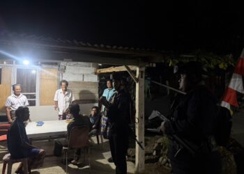 MALAM AMAN DI MANCANI, BRIMOB HADIR SAMBANGI WARGA CEGAH GANGGUAN KAMTIBMAS