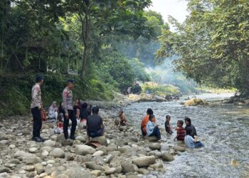 Patroli SAR Brimob Hadir Jaga Keselamatan Wisatawan di Sungai Sulili
