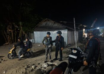 Personel Batalyon D Pelopor Laksanakan Patroli Malam dan Sambang Warga di Mancani