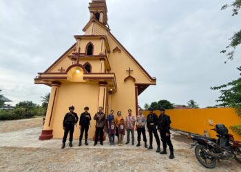 Patroli Tempat Ibadah, Brimob Polda Sulsel Pastikan Ibadah Minggu Aman dan Kondusif
