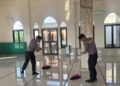 JUMAT BERSIH, PERSONEL KOMPI 3 BATALYON D PELOPOR LAKSANAKAN KERJA BAKTI DI MASJID NURUL HIDAYAH LABOKKE