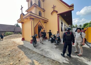 Personel Batalyon D Pelopor Laksanakan Patroli Kamtibmas di Gereja Baebunta