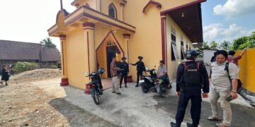 Personel Batalyon D Pelopor Laksanakan Patroli Kamtibmas di Gereja Baebunta