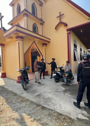 Personel Batalyon D Pelopor Laksanakan Patroli Kamtibmas di Gereja Baebunta