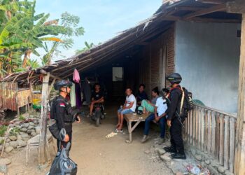 Patroli Harkamtibmas, Batalyon D Pelopor Sambangi Warga di Mancani