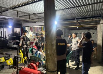 Patroli Sambang Warga,Brimob Jaga Kamtibmas Di Tanalili