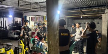 Patroli Sambang Warga,Brimob Jaga Kamtibmas Di Tanalili