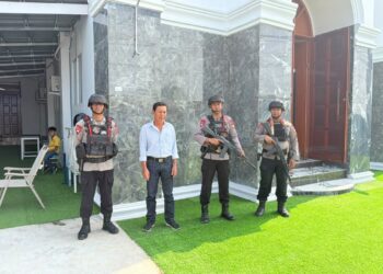 Personel Batalyon D Pelopor Patroli di Gereja, Pastikan Ibadah Berjalan Aman