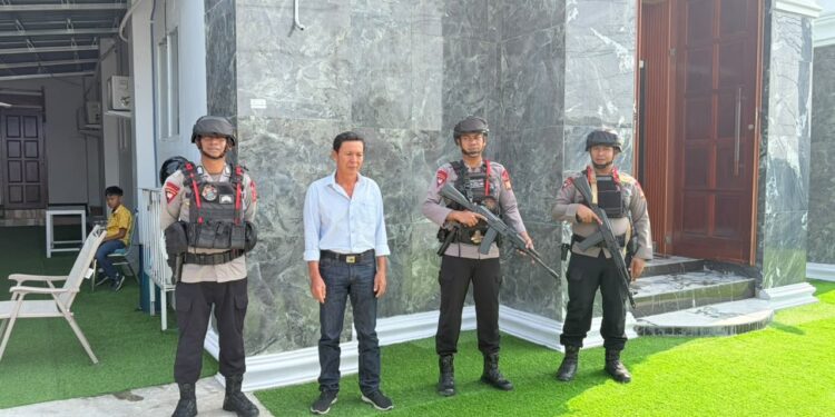 Personel Batalyon D Pelopor Patroli di Gereja, Pastikan Ibadah Berjalan Aman
