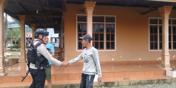 Patroli Harkamtibmas Posko Mancani, Brimob Sambangi Warga Ciptakan Situasi Kondusif