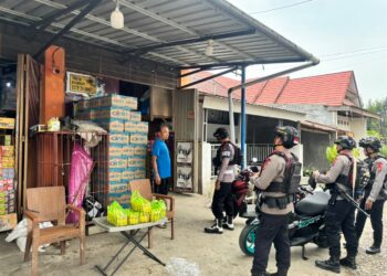 Jaga Situasi Tetap Kondusif, Personel Kompi 3 Batalyon D Pelopor Sambangi Warga