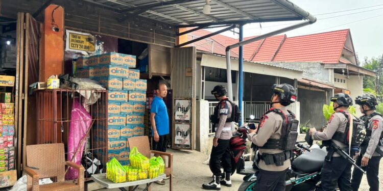 Jaga Situasi Tetap Kondusif, Personel Kompi 3 Batalyon D Pelopor Sambangi Warga