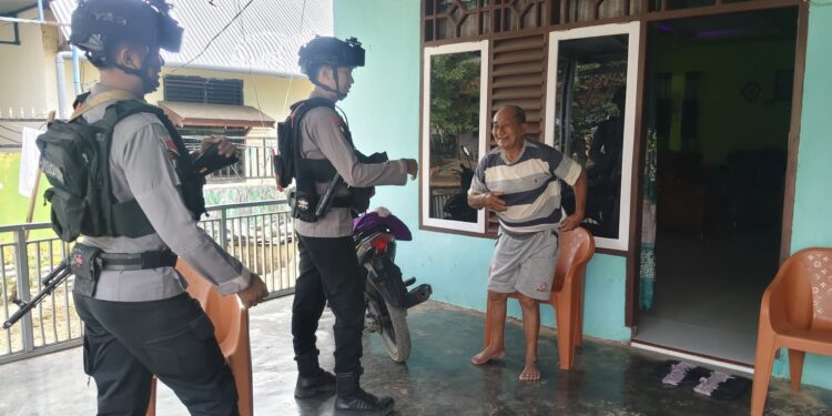 Brimob Hadir Menyapa Warga, Jaga Kamtibmas Tetap Kondusif di Mancani