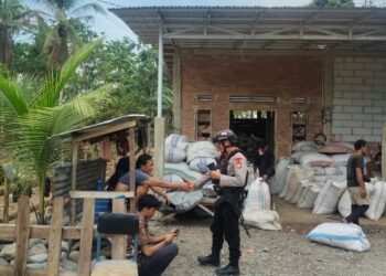 Brimob Sambangi Warga Mancani, Jaga Kamtibmas Tetap Kondusif